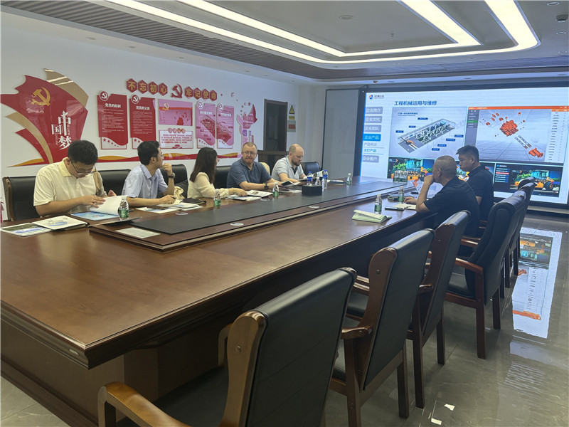 欢迎重庆客户来访考察模拟器训练设备